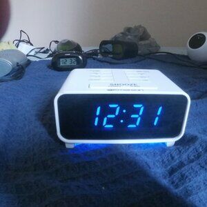 Emerson SmartSet Dual Alarm Clock Radio Digital Blue LED Display Auto Time Set